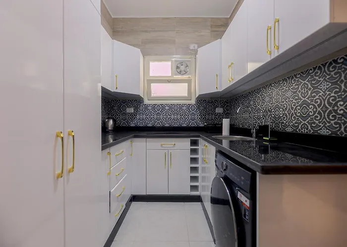 Quiet Stylish Near New Marina With Pool View *