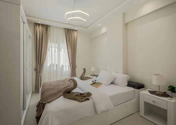 Quiet Stylish Near New Marina With Pool View *